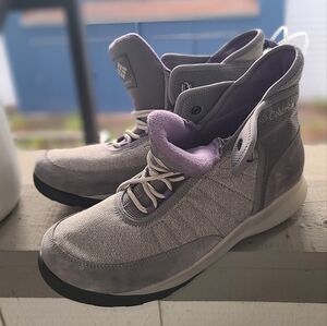 Columbia Techlite waterproof boots NWOT